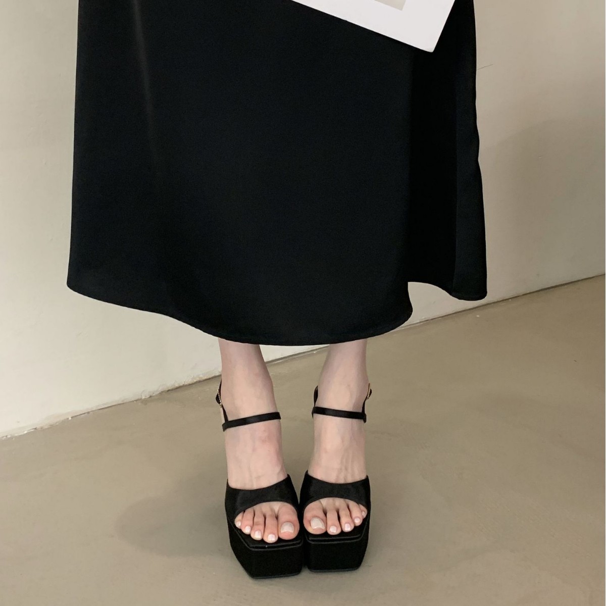 2026年 レディース ブラック ストラップ付き プラットフ - Sandal Strappy Heeled のレビューと価格